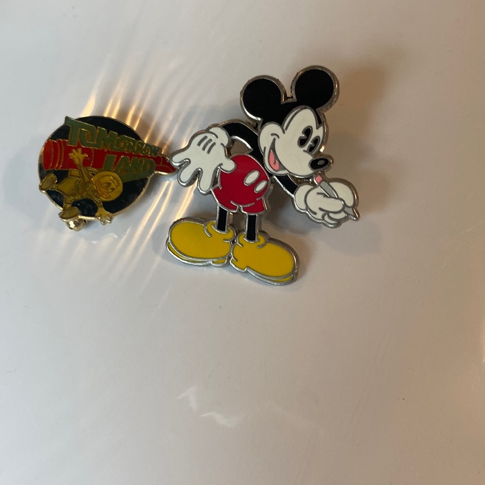 Disney pins